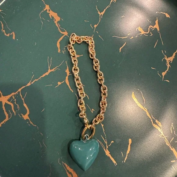 New Roxanne Assoulin Mini Puff Gold Bracelet with Forest Green Heart Charm - Picture 2 of 2